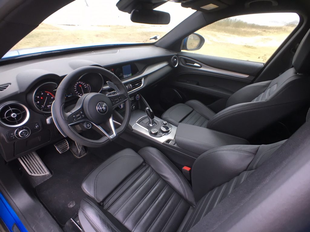 Alfa Romeo Stelvio 2,2 D interior