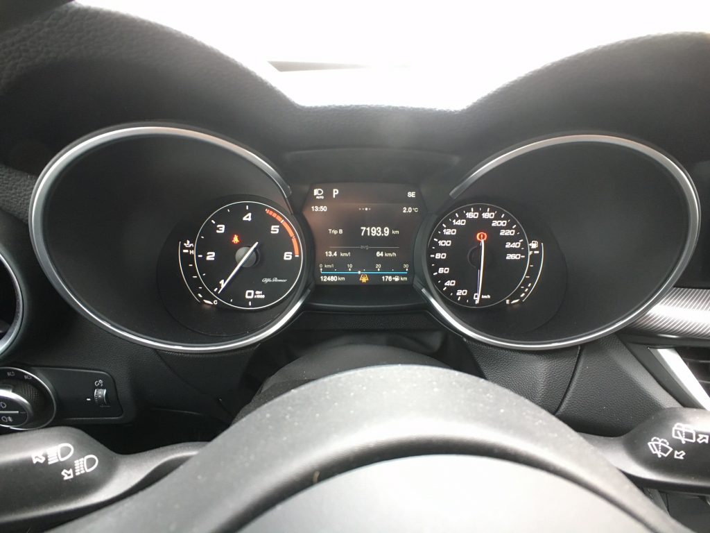 Alfa Romeo Stelvio 2,2 D instrumenter