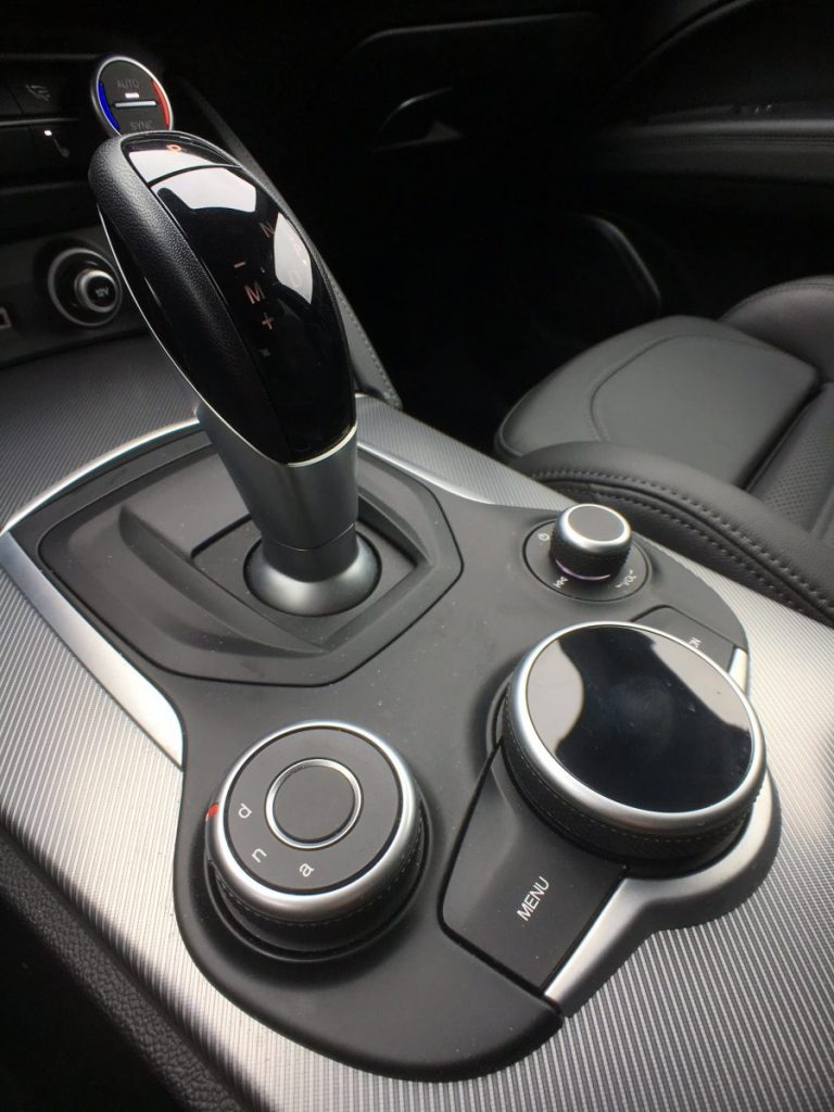 Alfa Romeo Stelvio 2,2 D centerkonsol